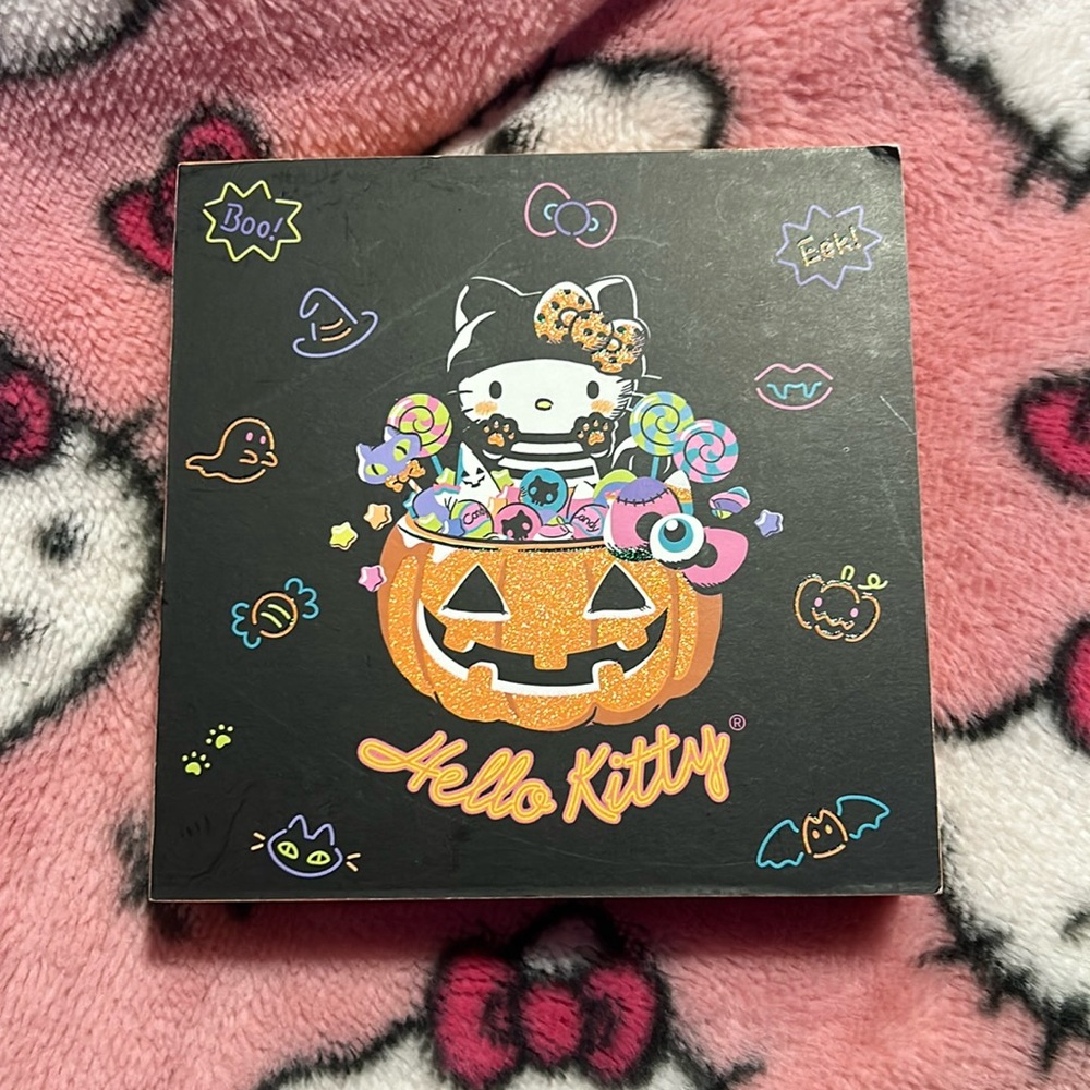 hello kitty halloween wall decor